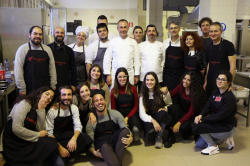L'ALTrA Cucina 2019 - Rebibbia - Clicca per ingrandire... L'ALTrA Cucina 2019 - Rebibbia - Clicca per ingrandire...